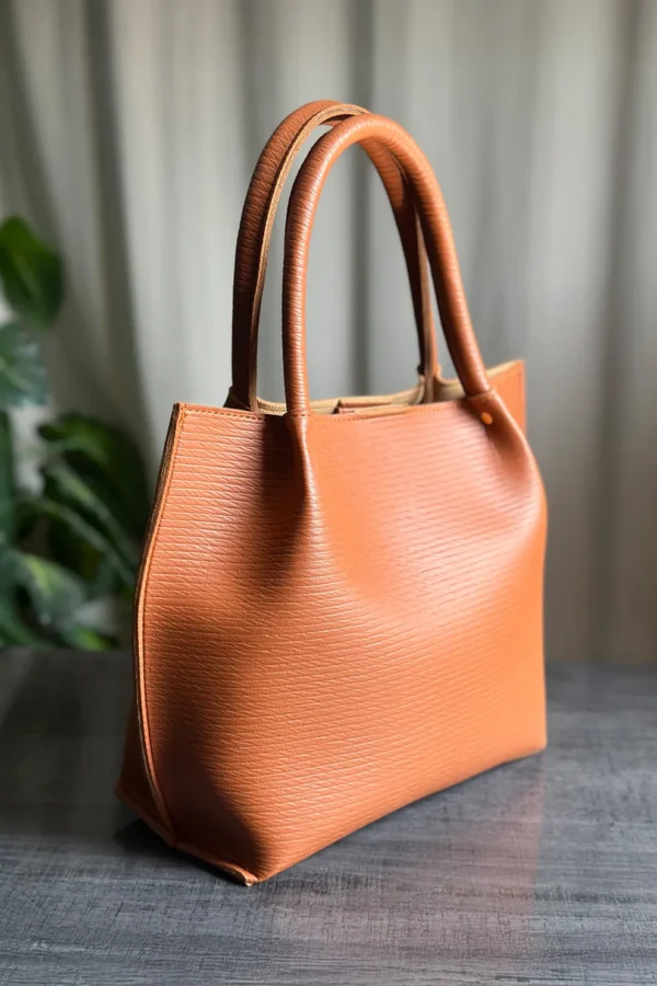16_491a5532-ac66-440f-8121-dc401f3ee967 rovista Fineur Tote ArcLine - Caramel Tan